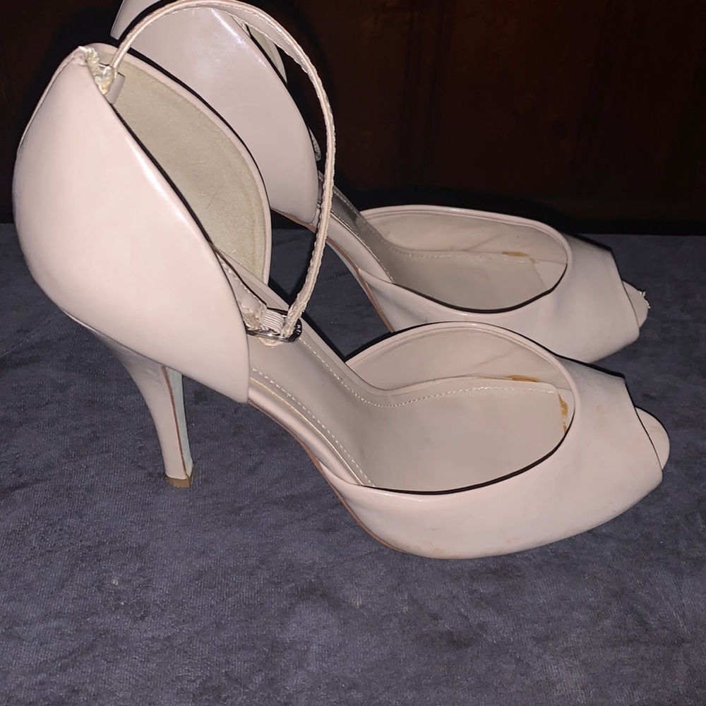 USED SHOES! USED SHOES!
